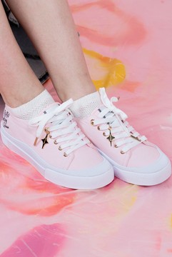 5. Harley Quinn Canvas Sneakers 1